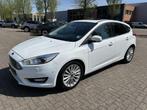 Ford Focus 1.5 Titanium Sport Edition AUT XENON SCHUIFDAK NA, Auto's, 4 cilinders, Leder en Stof, Wit, Origineel Nederlands