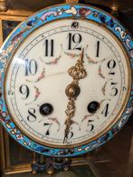Antieke Franse glas pendule cloisonne 28 cm hoog. €450, Antiek en Kunst, Ophalen