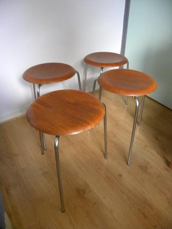 4 vintage DOT krukjes van Arne Jacobsen voor Fritz Hansen, Huis en Inrichting, Krukjes, Zo goed als nieuw, Hout, Ophalen of Verzenden