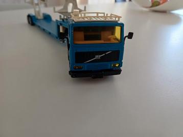 Siku volvo vrachtwagen met trailer  beschikbaar voor biedingen