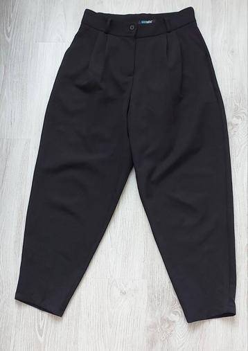 Zwarte broek nieuw beschikbaar voor biedingen