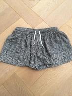 Leuke korte grijs met witte druppels broek / skort mt 122, Broek, Meisje, Ophalen of Verzenden, Zo goed als nieuw