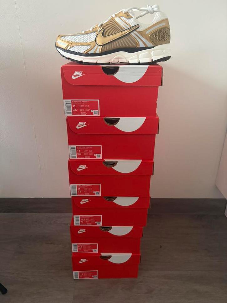 Nike Vomero 5 metallic gold, Kleding | Heren, Schoenen, Nieuw, Sneakers of Gympen, Overige kleuren, Ophalen of Verzenden