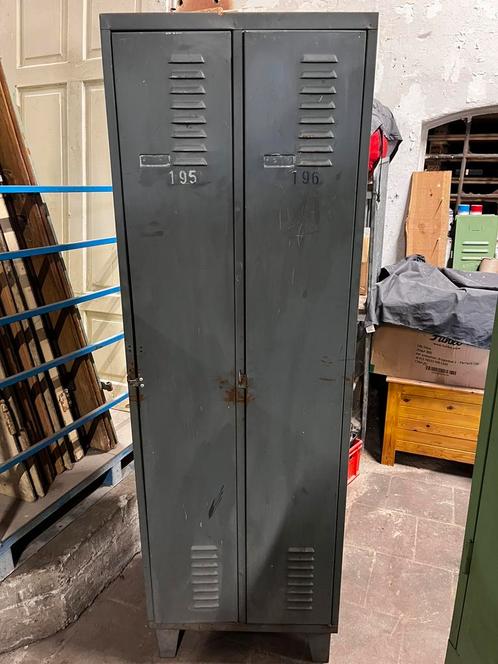 2 deurs grijze industriële lockerkast, Antiek en Kunst, Curiosa en Brocante, Ophalen