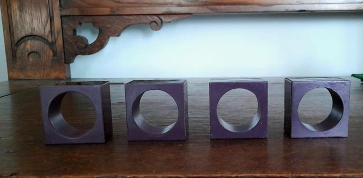 4 purperkleurige design servetringen rond én vierkant, Huis en Inrichting, Keuken | Servies, Nieuw, Overige stijlen, Keramiek