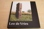 Leo de Vries, Beelden — Overzicht van zijn Werk [1998], Ophalen of Verzenden, Zo goed als nieuw, Beeldhouwkunst