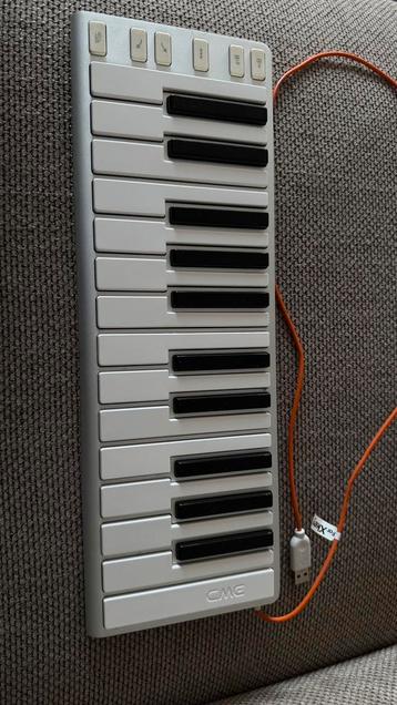 XKey 25 midi keyboard beschikbaar voor biedingen
