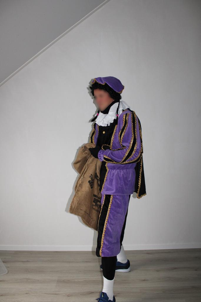 Pietenpak te huur - Sinterklaas en Piet, Diversen, Sinterklaas, Zo goed als nieuw, Ophalen