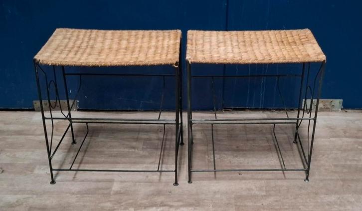 2 metalen bijzettafels met rieten blad, Huis en Inrichting, Tafels | Statafels, Gebruikt, Ophalen