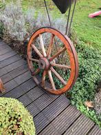 kruiwagen en wagenwielen en bankschroef en eg, Ophalen