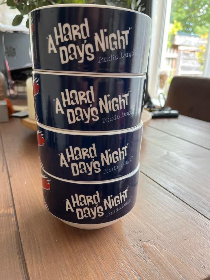 Beatles schalen / soepkommen 1985 A hard days night, Huis en Inrichting, Keuken | Servies, Zo goed als nieuw, Schaal of Schalen