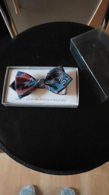 3 Vlinderdasjes en 2 sierdoekjes voor Heren beschikbaar voor biedingen