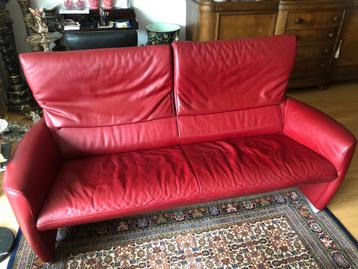 Bordeau rode leren 2zits bank beschikbaar voor biedingen