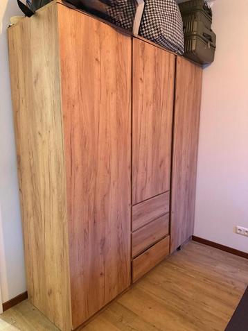 Houten Kledingkast 180x200 beschikbaar voor biedingen