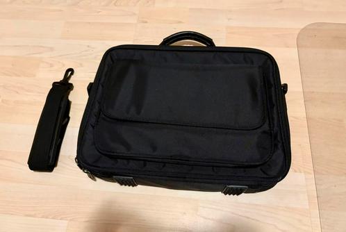 Zwarte laptoptas met veel vakken, 15,6 inch laptop, Z.G.A.N., Computers en Software, Laptoptassen, Zo goed als nieuw, Schoudertas
