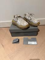 balenciaga triple s beige, Balenciaga, Beige, Ophalen of Verzenden, Sneakers of Gympen