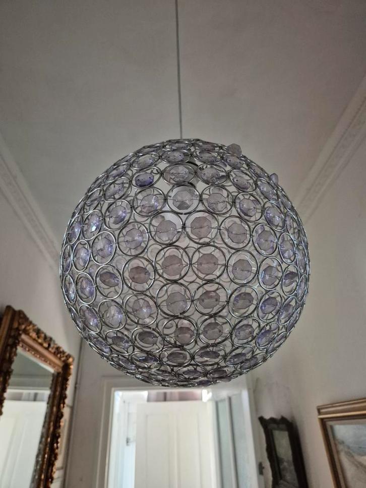 Stijlvolle bolvormige hanglamp, Huis en Inrichting, Lampen | Hanglampen, Zo goed als nieuw, 50 tot 75 cm, Glas, Metaal, Ophalen of Verzenden