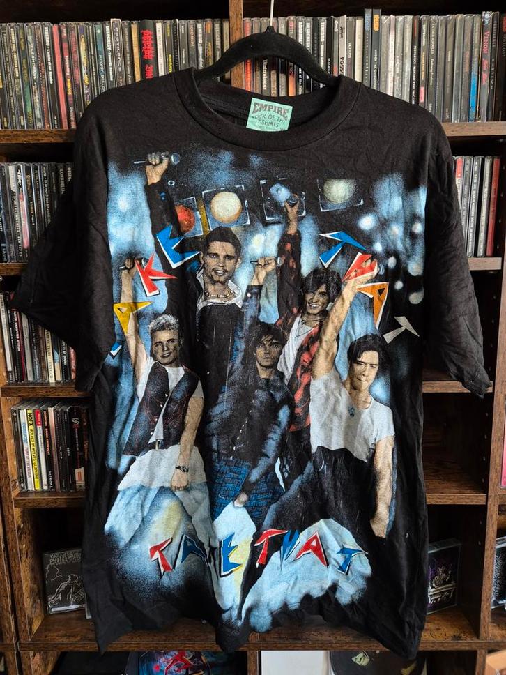 Vintage Take That AOP T-shirt jaren 90 - Maat XL, Kleding | Heren, T-shirts, Gedragen, Maat 52/54 (L), Zwart, Ophalen of Verzenden