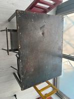 Metalen design tafel uit Indonesië, Ophalen, Zo goed als nieuw, Tafel(s) en Stoel(en)