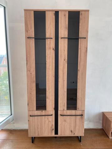 Houten vitrine kast met glazen (H193xB85xD35)  beschikbaar voor biedingen