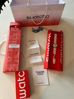 Gloednieuwe Swatch dames horloge ultrarose, Sieraden, Tassen en Uiterlijk, Horloges | Dames, Polshorloge, Swatch, Nieuw, Kunststof