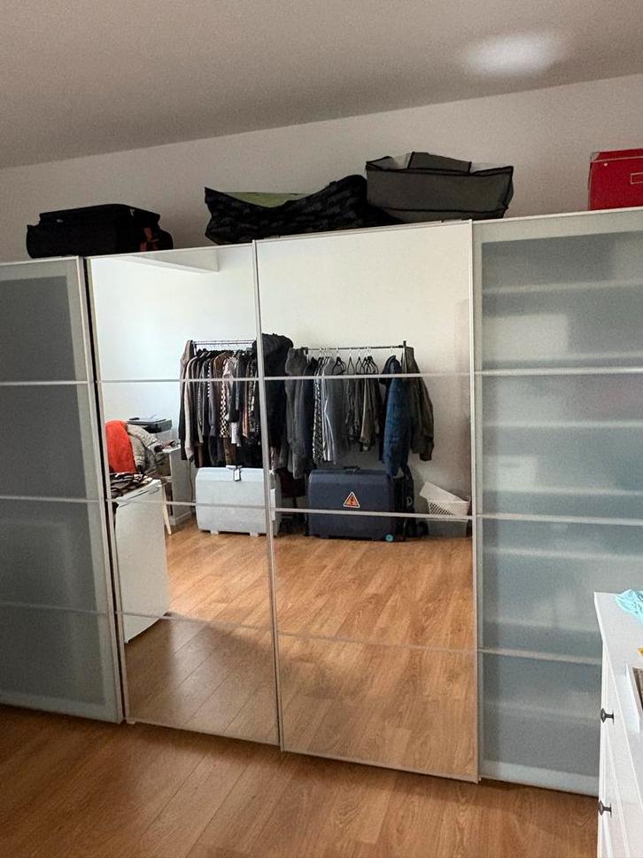 Grote kledingkast met schuifdeuren, Huis en Inrichting, Kasten | Kledingkasten, Zo goed als nieuw, 200 cm of meer, 50 tot 75 cm