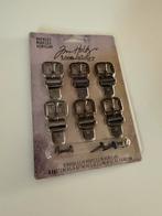 Tim Holtz Mini Gespen - Nieuw in Verpakking, Ophalen of Verzenden, Nieuw, Knoop of Knopen