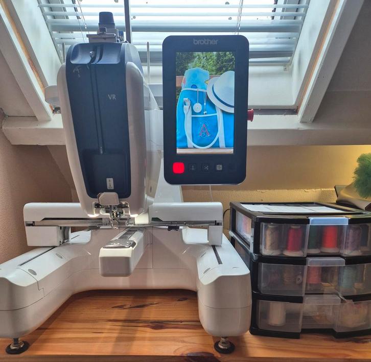 VR Brother borduurmachine, Hobby en Vrije tijd, Borduren en Borduurmachines, Zo goed als nieuw, Borduurmachine, Ophalen