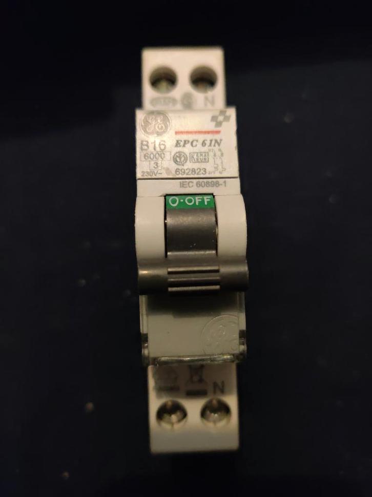 General Electric GE Installatieautomaat B16 EPC 61N 692823 1, Hobby en Vrije tijd, Elektronica-componenten, Zo goed als nieuw