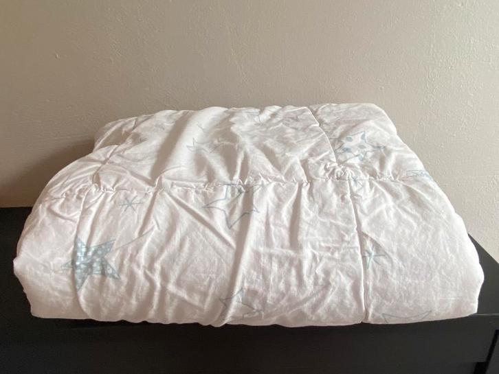 Peuterdekbed Ikea, Kinderen en Baby's, Kinderkamer | Beddengoed, Zo goed als nieuw, Deken of Dekbed, Wit, Jongetje of Meisje, Ophalen of Verzenden