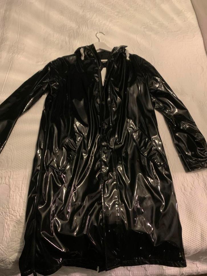New/Male raincoat ,holographic black, brand MAIUM ,size M, Caravans en Kamperen, Regenkleding, Regenjas, Ophalen