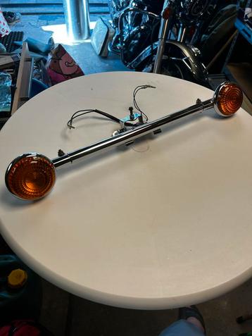 Originele voorste set knipperlichten met steun.Yamaha beschikbaar voor biedingen