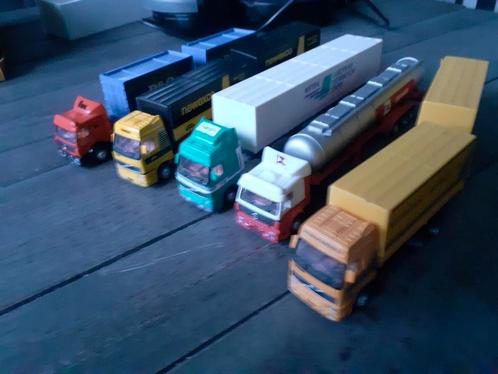 5 model vrachtwagens, Verzamelen, Overige Verzamelen, Zo goed als nieuw, Ophalen of Verzenden