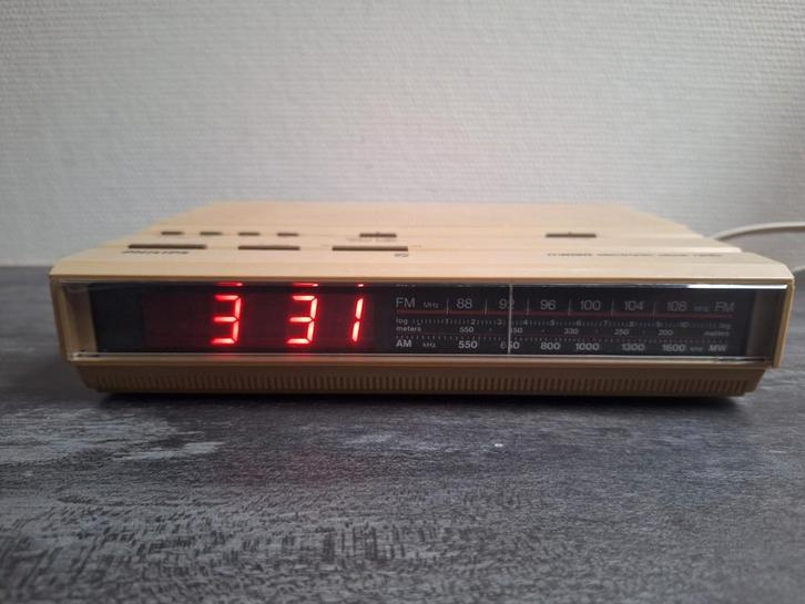 Philips D3020 Digitale wekker - FM - AM - Vintage, Witgoed en Apparatuur, Wekkers, Gebruikt, Digitaal, Ophalen of Verzenden