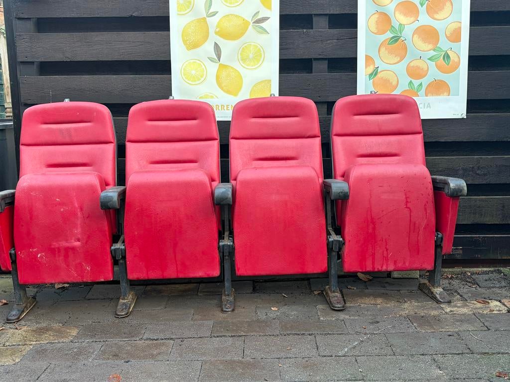 FC Utrecht Stadion Stoelen - Set van 4 - gratis op te halen, Huis en Inrichting, Stoelen, Ophalen, Gebruikt, Vier, Metaal