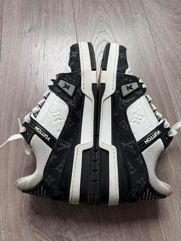 Lv sneaker orgineel maat 41,5 met bon beschikbaar voor biedingen