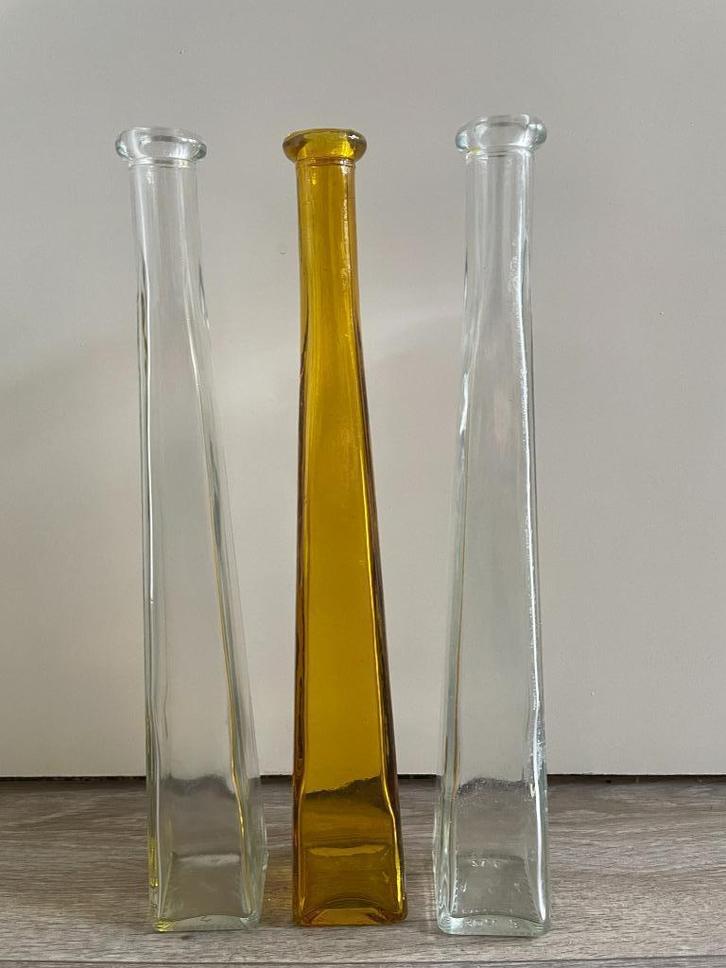2 transparante vaasjes (de gele is verkocht), 32cm, €/st, Huis en Inrichting, Woonaccessoires | Vazen, Zo goed als nieuw, Wit