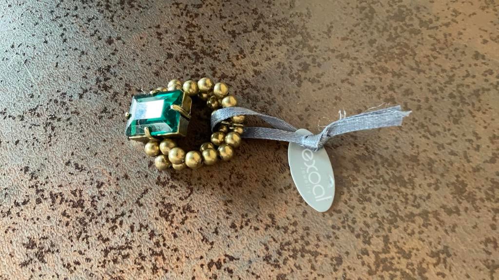 Groene Ring met Elastiek merk exoal, Ophalen of Verzenden, Zo goed als nieuw, Met edelsteen, Dame