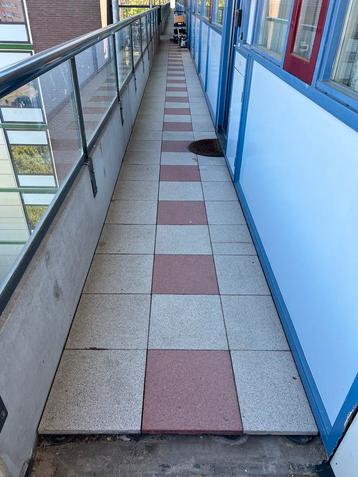 Terras / dakterras tegels 30 x30 cm 180 m2 . Kleur zie foto beschikbaar voor biedingen