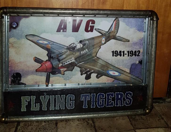 Metalen decoratie bord Flying Tigers., Verzamelen, Luchtvaart en Vliegtuigspotten, Gebruikt, Overige typen, Ophalen of Verzenden