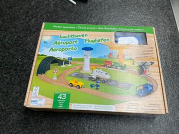 Houten Spoorbaan met luchthaven beschikbaar voor biedingen