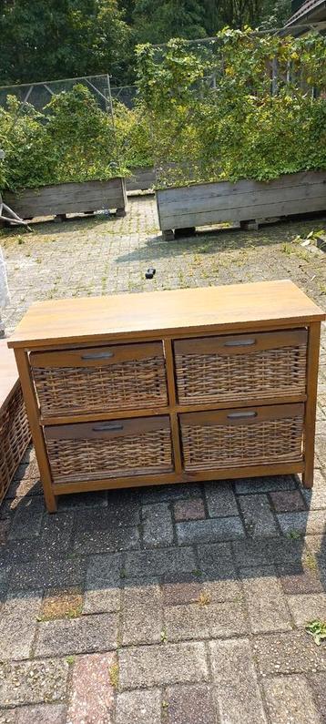 rotan set beschikbaar voor biedingen