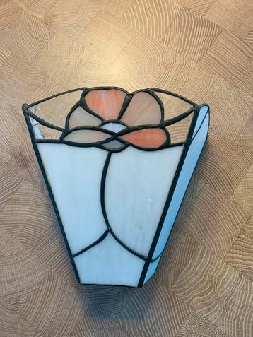 Art Deco Glas in Lood Wandlampje beschikbaar voor biedingen
