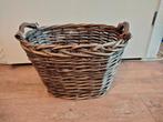 Mand met handvaten.  Gevlochten., Huis en Inrichting, Woonaccessoires | Schalen en Manden, Ophalen, Gebruikt, Mand, Riet