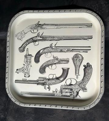 Dienblad “PIERRO FORNASETTI “PISTOLE beschikbaar voor biedingen