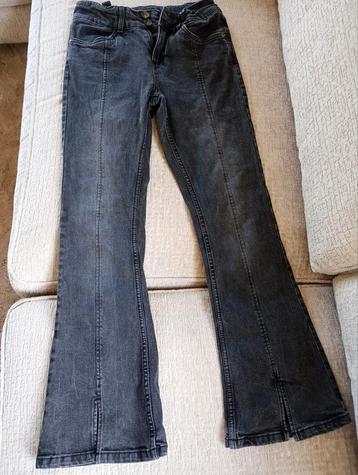 Mooie meiden broek maat 152 beschikbaar voor biedingen