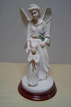 Beeld Engelbewaarder met meisje of jongen porselein, Verzamelen, Ophalen of Verzenden, Zo goed als nieuw, Beeld(je), Christendom | Katholiek