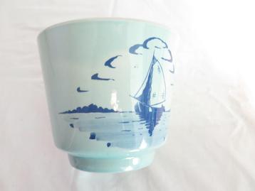 vaas DELFTS BLAUW met voorstelling van een zeilscheepje beschikbaar voor biedingen