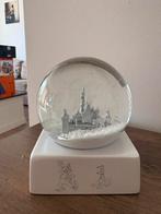 Disney parks 100 jaar kasteel anaheim snowglobe, Verzamelen, Disney, Ophalen of Verzenden, Zo goed als nieuw, Beeldje of Figuurtje