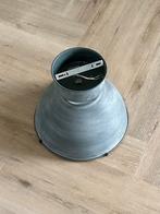 Design betonlook plafondlamp met zwart staal, Huis en Inrichting, Lampen | Plafondlampen, Ophalen of Verzenden, Zo goed als nieuw